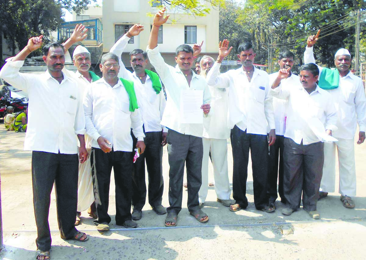 ಹಿರೇಅಂಗ್ರೋಳ್ಳಿ ಗ್ರಾಮ ಅಭಿವೃದ್ಧಿ ಪಡಿಸುವಂತೆ ಒತ್ತಾಯ